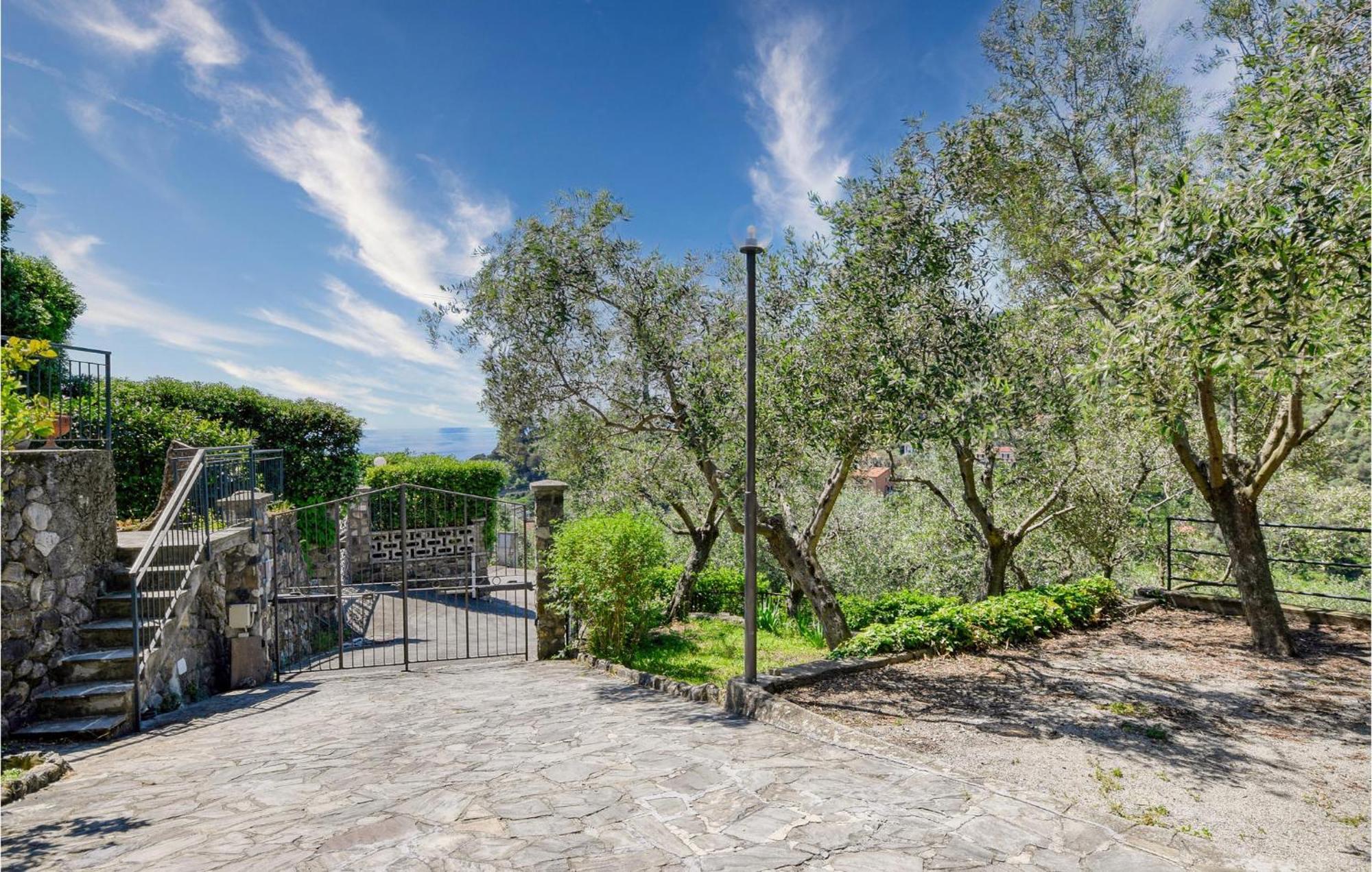 2 Bedroom Stunning Apartment In Moneglia Luaran gambar